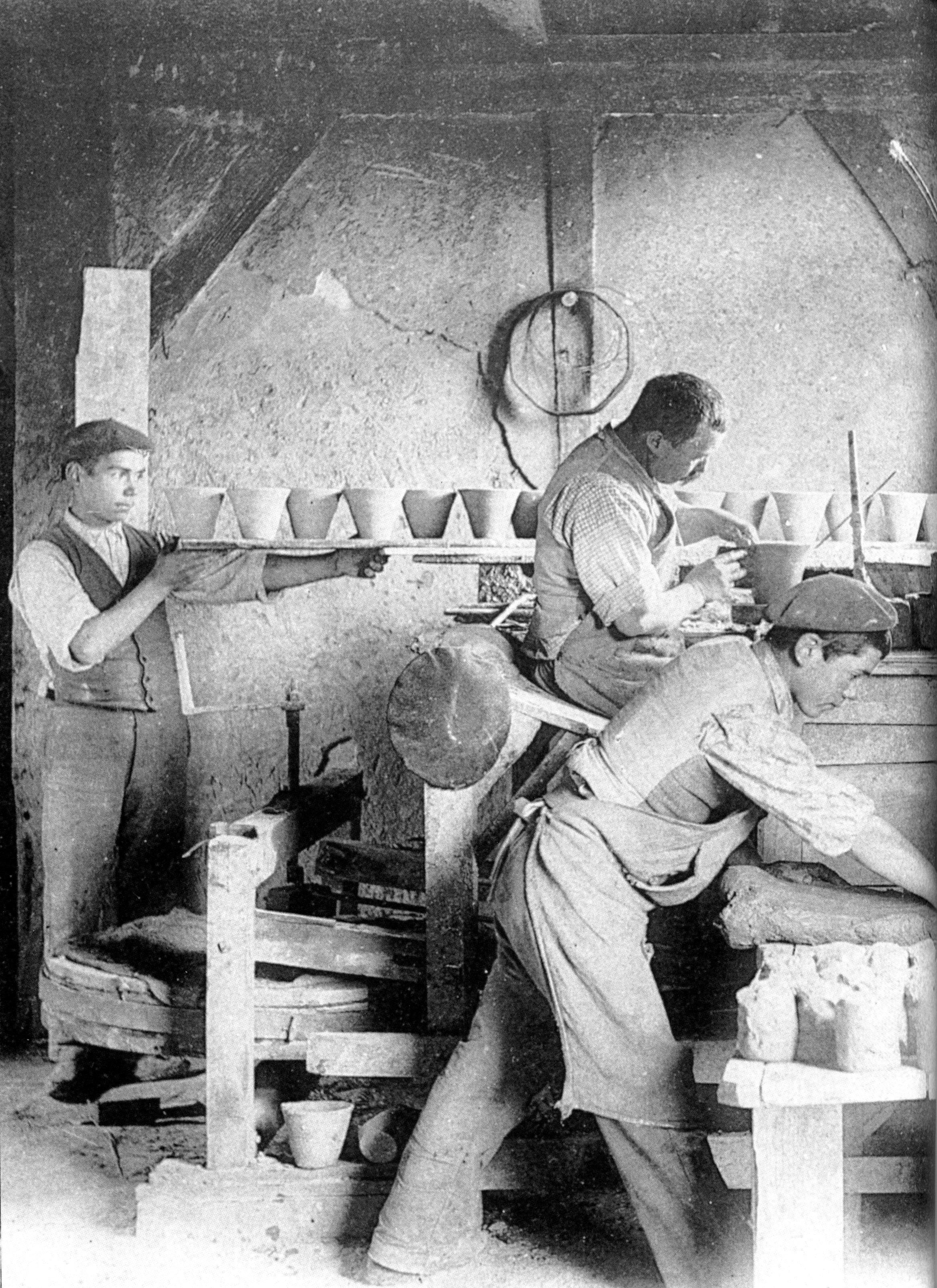 Fabrication de pot de résine dans les Landes de Gascogne au début du XXème siècle 