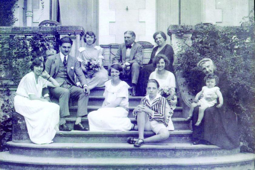 Famille de Jean-Ernest Labrouche. Années 1920, Prêt de Madame de Clisson