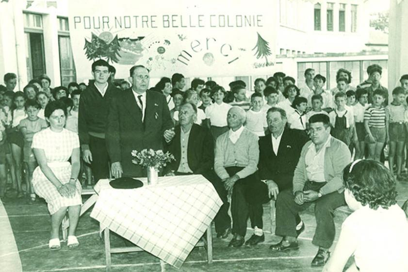 Des représentants de la municipalité inaugurent une fête de remerciements. Au premier plan, de gauche à droite : Joseph Biarrotte, Jean Goossens, Henri Champagne, François Baudonne et Émile Barrère 