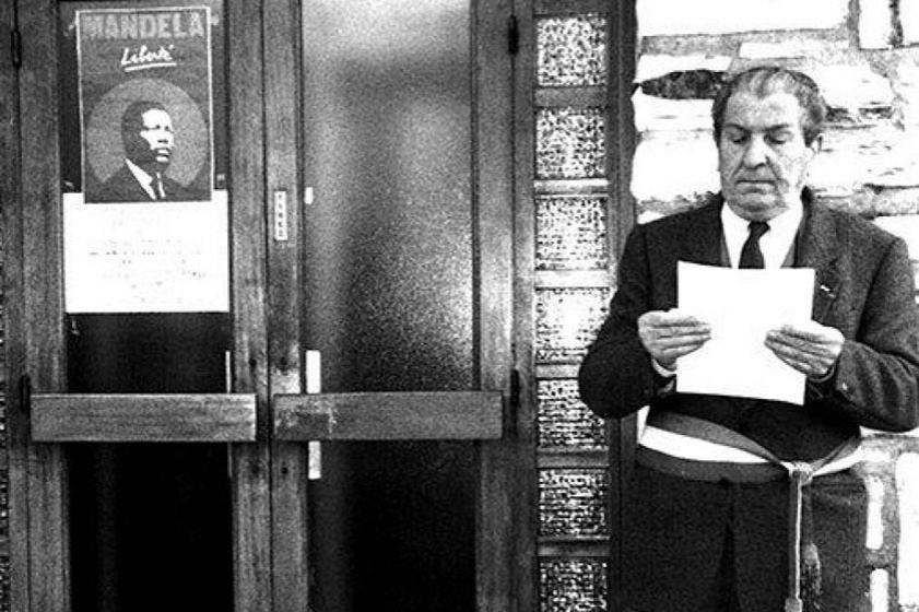 La municipalité déclara Mandela citoyen d'honneur de la ville. 1988, photographie J. Prudet 