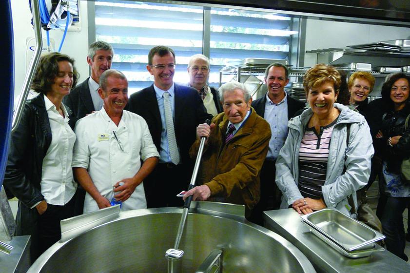 André Maye lors de l'inauguration de la nouvelle cuisine centrale Jean Paillé. 2011, Ville de Tarnos