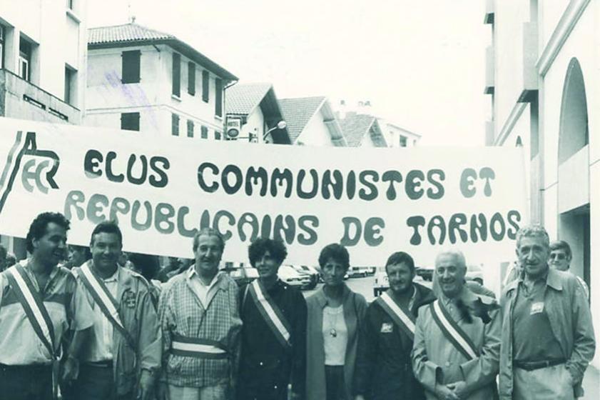 André Maye et les élus tarnosiens sous la bannière « Élus communistes et républicains de Tarnos. Années 1980, Ville de Tarnos